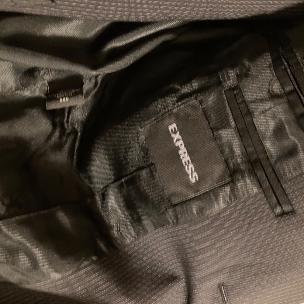 Express Suit - Picture 3 of 9